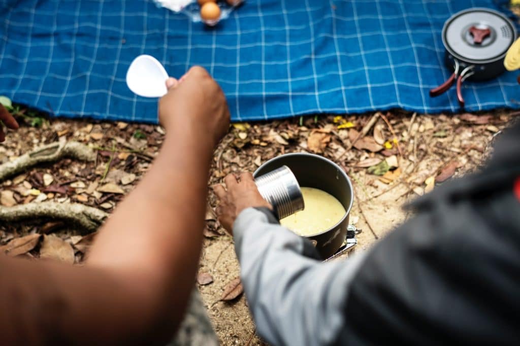 camping hack und tricks kochen